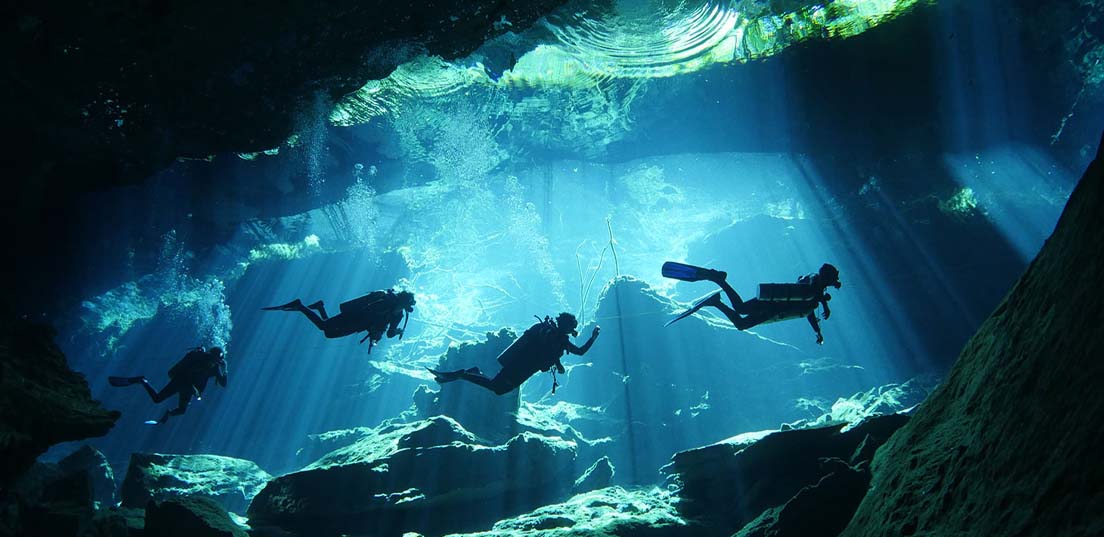 غواصی در شب